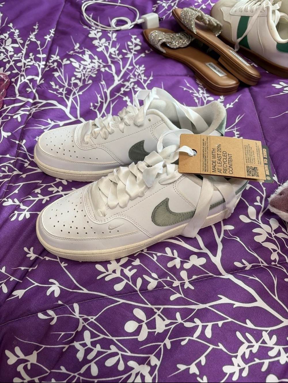 Nike White Sneakers with Green Swoosh brand new never worn outside 9 make offer! - Picture 2 of 7